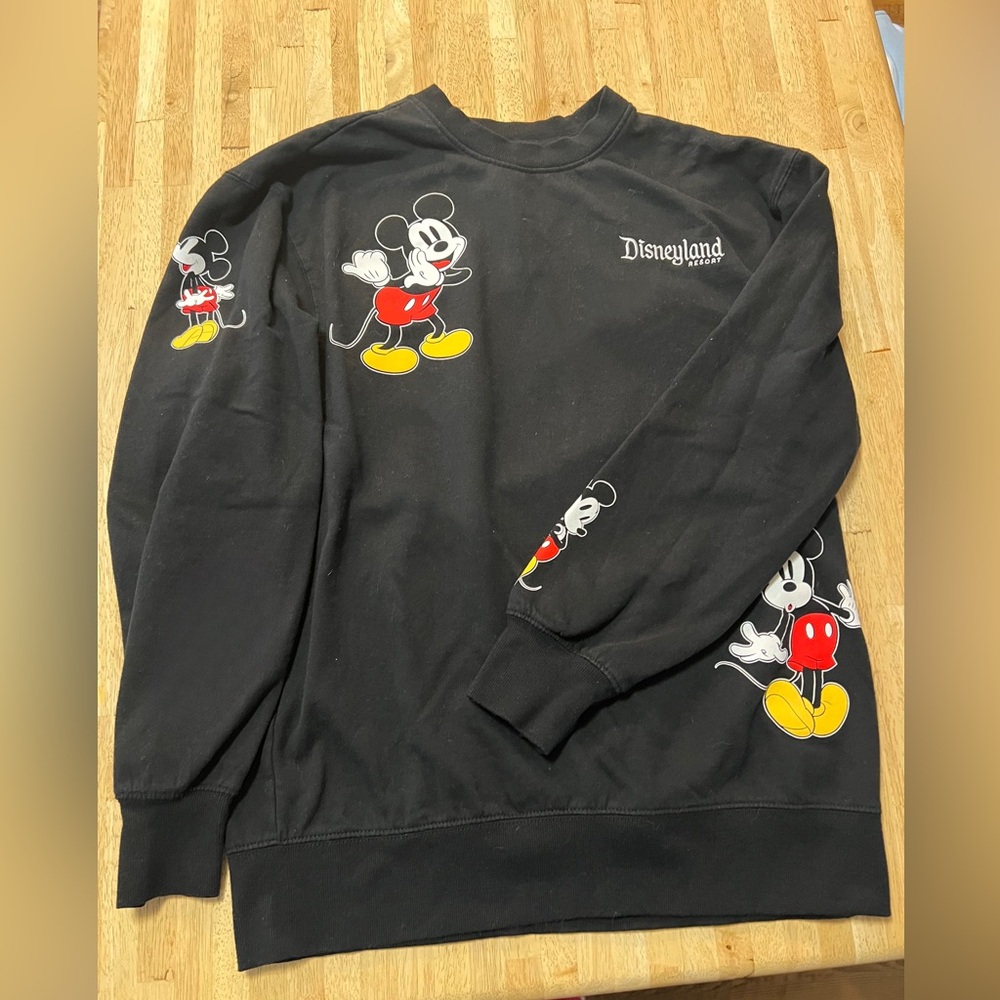 Black classic Mickey Disneyland pullover size medium